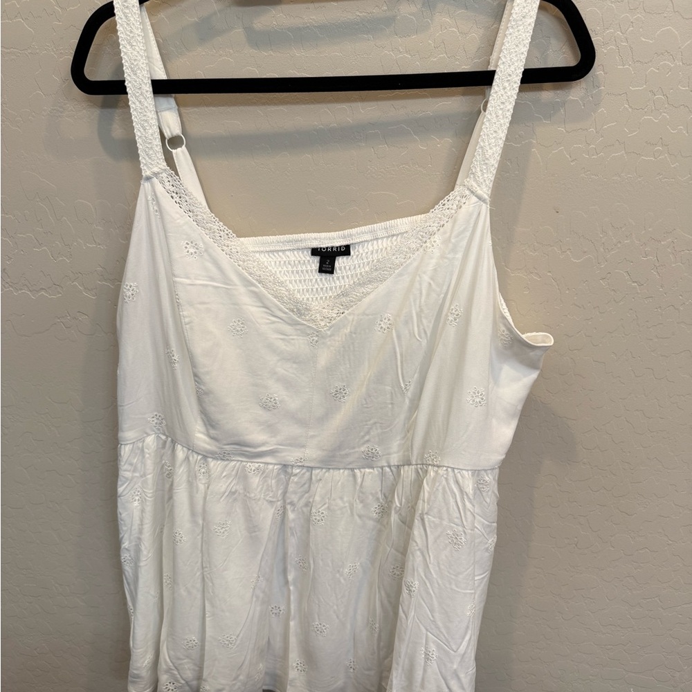 Torrid white eyelit tank